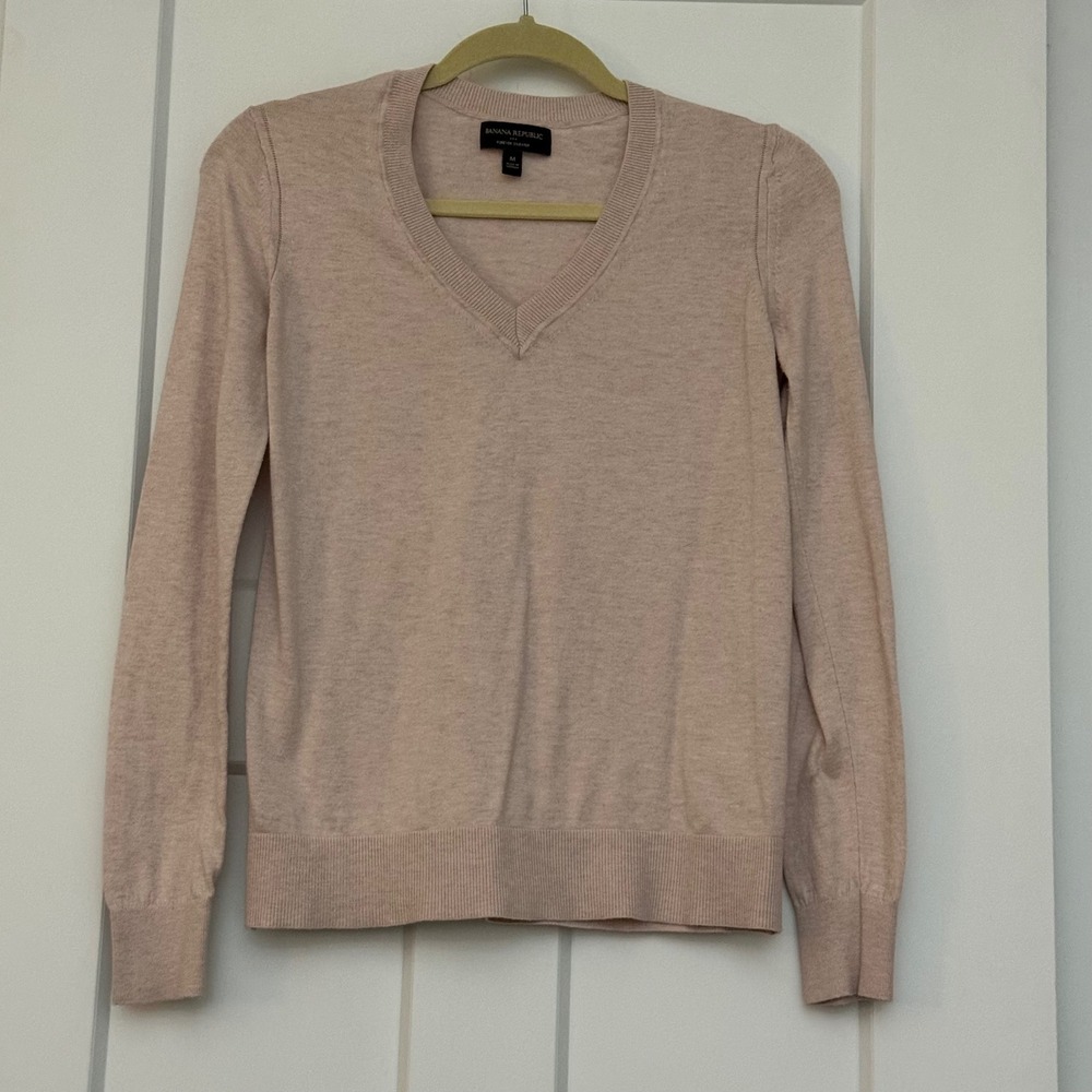 Banana Republic Forever Sweater Women's Medium Blush V-Neck Lightweight Knit